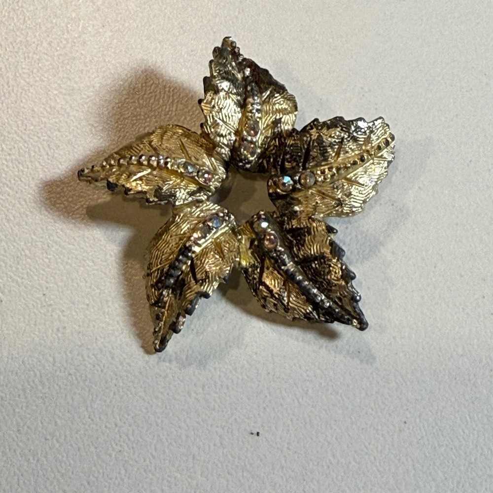 Vintage Gold‎ Tone Rhinestone Flower Brooch Pin Costume Jewelry
